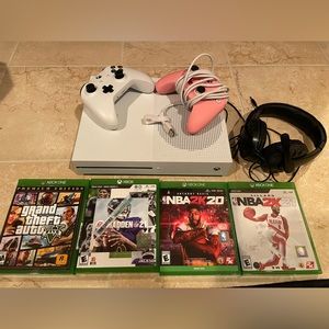 Xbox 1 bundle 4 games two controllers and headset